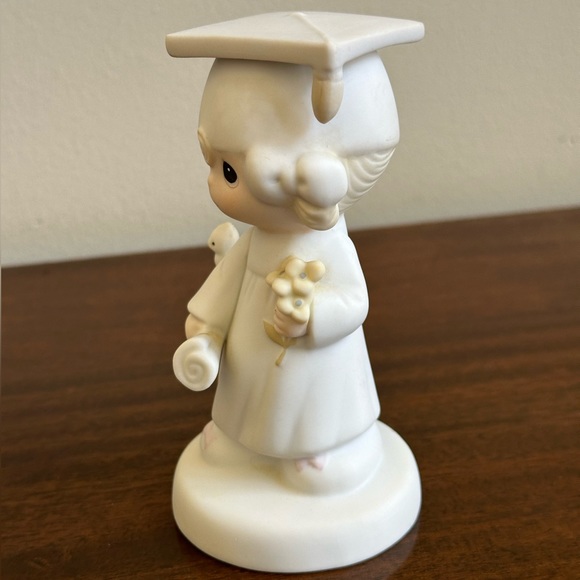 🌞 4/$20 Sale🌞Precious Moments 🎓 Girl Figurine (1980) - Picture 4 of 7
